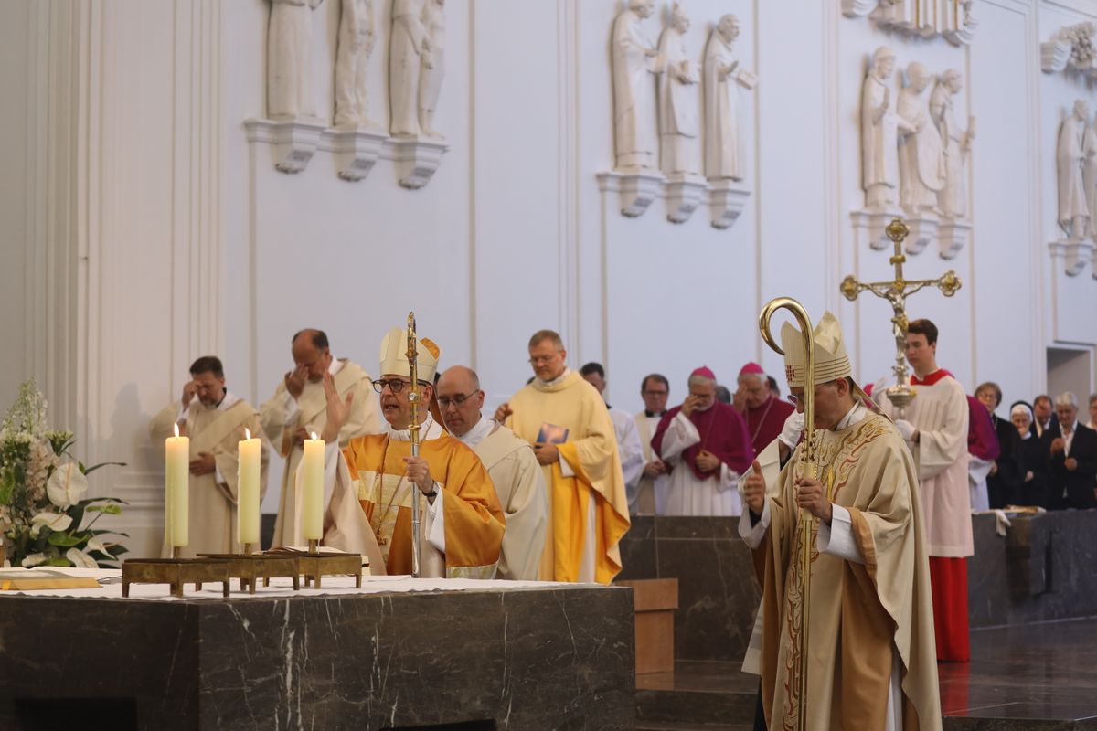 Bei einem Pontifikalgottesdienst im Würzburger Kiliansdom ist an Christi Himmelfahrt, 9. Mai 2024, Weihbischof Paul Reder zum Bischof geweiht worden. 