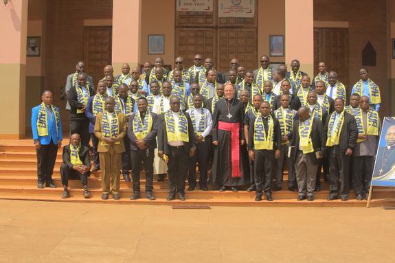 3326/0777 Weihbischof Paul Reder trifft Priesterrat der Diözese Mbinga