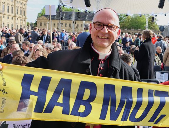 2126/0522 Katholikentag Fazit Interview Bischof