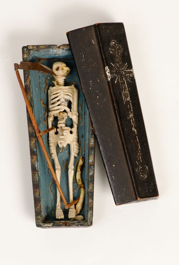 4925/1256 Archiv und Bibliothek Objektschau Memento mori