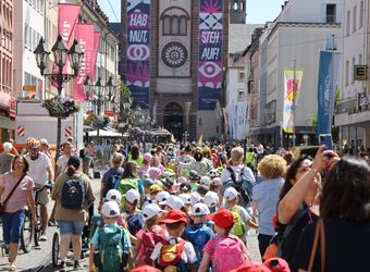 2926/0694 Kiliani-Gottesdienst und Prozession Kindergartenkinder