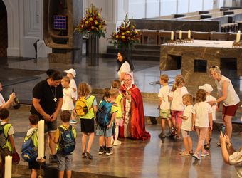 2926/0694 Kiliani-Gottesdienst und Prozession Kindergartenkinder