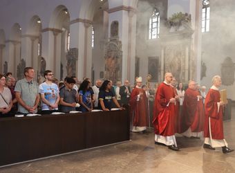 2226/0548 Pfingstgottesdienst mit Bischof Jung