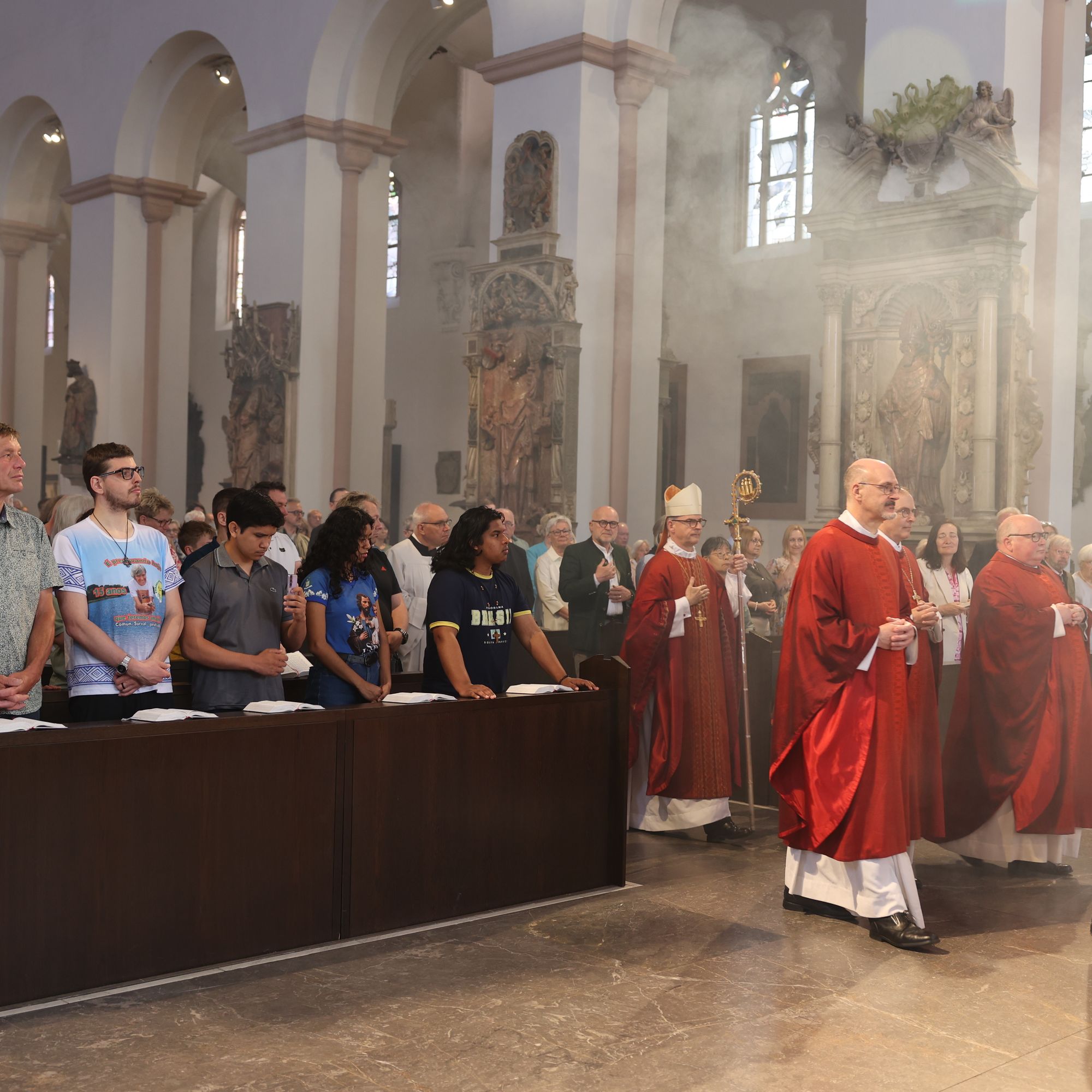 2226/0548 Pfingstgottesdienst mit Bischof Jung