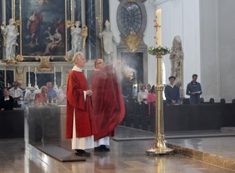 2226/0548 Pfingstgottesdienst mit Bischof Jung