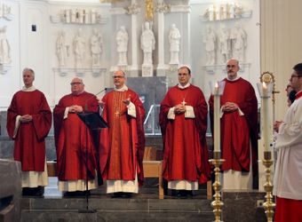 2226/0548 Pfingstgottesdienst mit Bischof Jung
