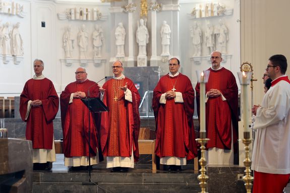 2226/0548 Pfingstgottesdienst mit Bischof Jung