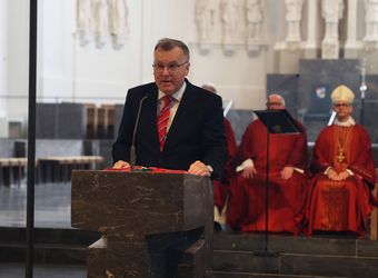 2226/0548 Pfingstgottesdienst mit Bischof Jung