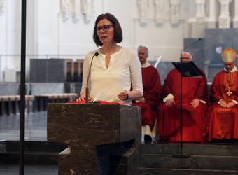 2226/0548 Pfingstgottesdienst mit Bischof Jung