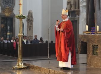 2226/0548 Pfingstgottesdienst mit Bischof Jung