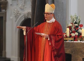 2226/0548 Pfingstgottesdienst mit Bischof Jung