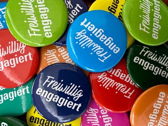 2026/0463 Ehrenamt Buttons