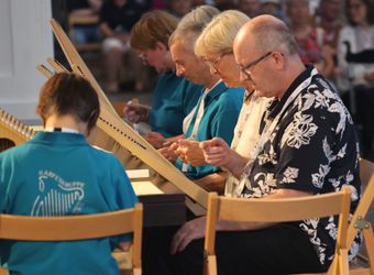2926/0695 Kiliani-Menschen im Alter, in Krankheit, mit Behinderung Bei diesem besonderen Gottesdienst spielt die Veeh-Harfen-Gruppe des Sankt-Josefs-Stifts in Eisingen.