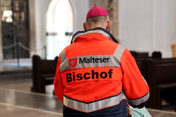 2926/0696 Malteser-Einsatzjacke für Bischof Dr. Franz Jung