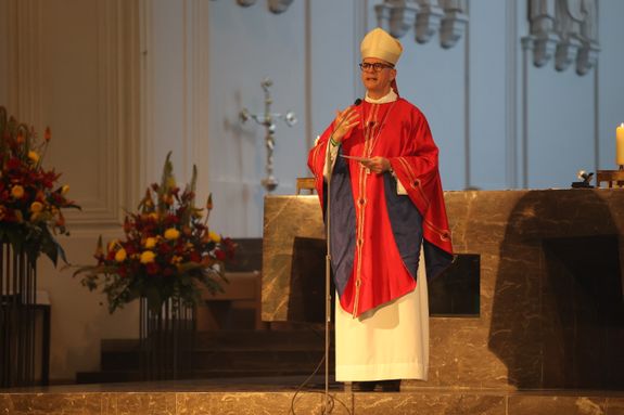 Bischof Dr. Franz Jung forderte in seiner Predigt dazu auf, Christus als das Licht im eigenen Leben wiederzuentdecken.