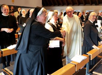 Domvikar Paul Weismantel ist bei einem Gottesdienst im Exerzitienhaus Himmelspforten offiziell in den Ruhestand verabschiedet worden.
