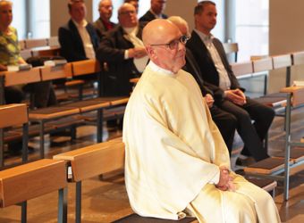 Domvikar Paul Weismantel ist bei einem Gottesdienst im Exerzitienhaus Himmelspforten offiziell in den Ruhestand verabschiedet worden.