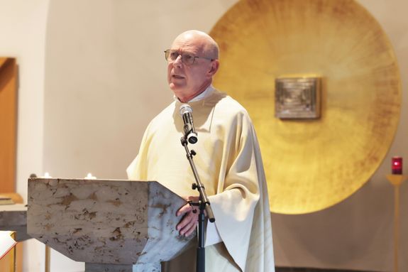 Domvikar Paul Weismantel ist bei einem Gottesdienst im Exerzitienhaus Himmelspforten offiziell in den Ruhestand verabschiedet worden.