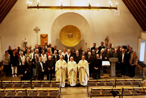 Domvikar Paul Weismantel ist bei einem Gottesdienst im Exerzitienhaus Himmelspforten offiziell in den Ruhestand verabschiedet worden.