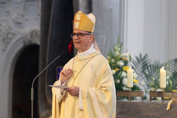 In seiner Predigt betrachtete Bischof Dr. Franz Jung das Evangelium von der Aussendung der Jünger.