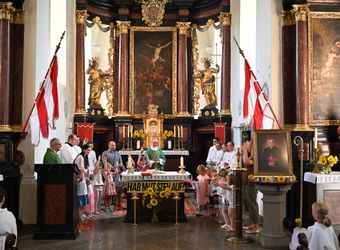 In der Pfarrkirche Heiligkreuz in Döpfners Heimatgemeinde Hausen feierte Bischof Dr. Franz Jung am Sonntag, 26. Juli, einen weiteren Gedenkgottesdienst.