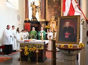 In der Pfarrkirche Heiligkreuz in Döpfners Heimatgemeinde Hausen feierte Bischof Dr. Franz Jung am Sonntag, 26. Juli, einen weiteren Gedenkgottesdienst.